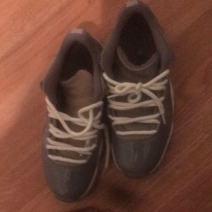 Retro 11 low cool grey